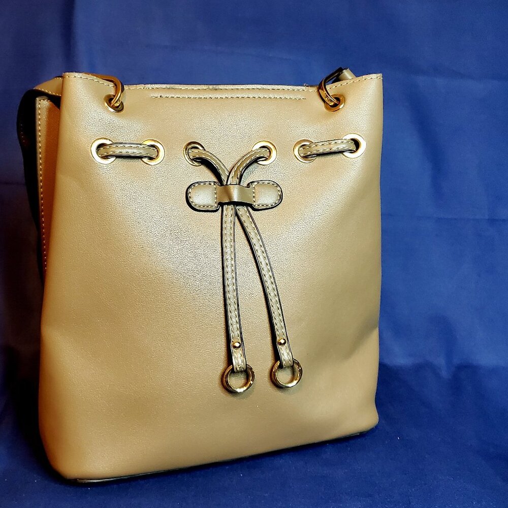 Bag - Picture 1 of 7